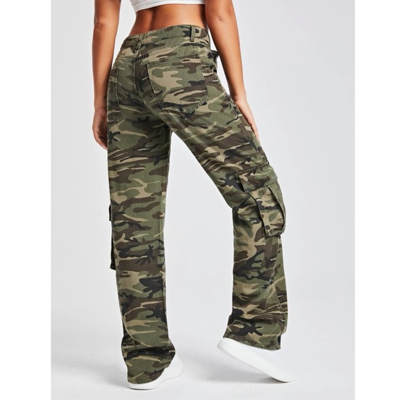 Camo Print Cargo Pants - Picture 2 of 7